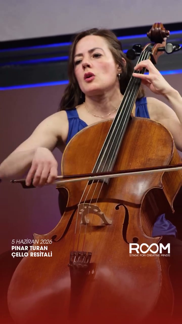 RoomRoom Live performans videosundan sahne karesi